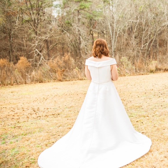 Wedding dress - Picture 2 of 7